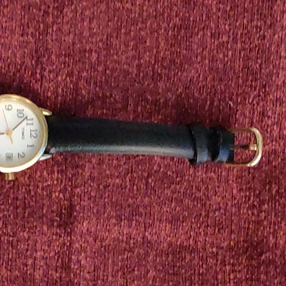 Amaze-Zing (B4) Sale!!: # 237 Timex Indiglo Date Watch - Picture 4 of 7